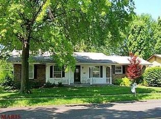 1937 Seven Pines Dr, Creve Coeur, MO 63146