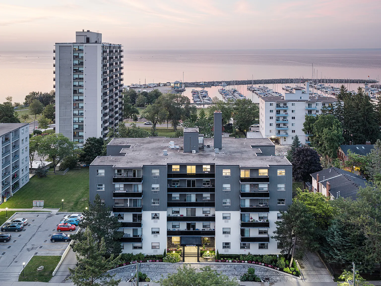 2300 Marine Drive Apartments — Photo 2