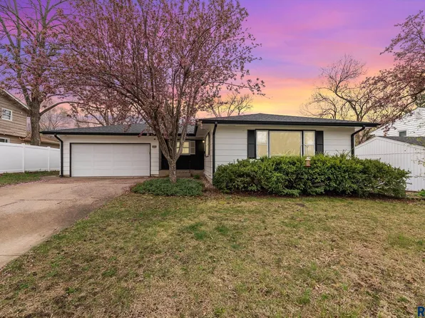 2505 W Oak St, Sioux Falls, SD 57105