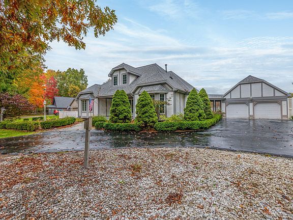 2nd image of 6882 Mayfair Dr