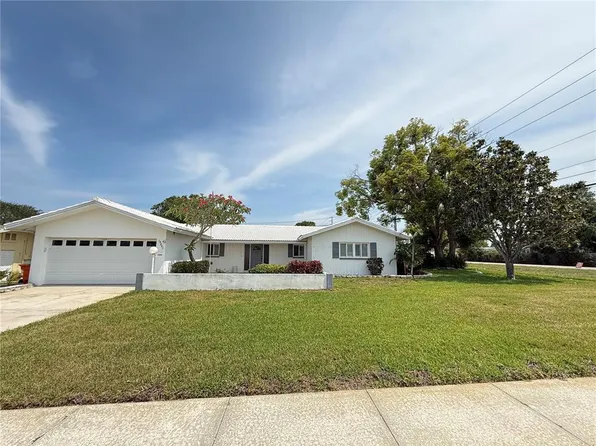 14001 Yacht Club Blvd, Seminole, FL 33776