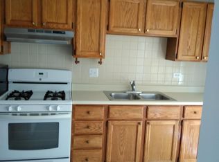 999 Woodside Dr, Roselle, IL 60172