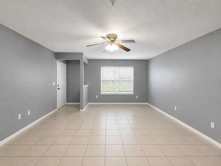 112 Reserve Cir #100 — Photo 3