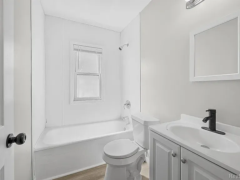 15740 Hartwell St — Photo 21