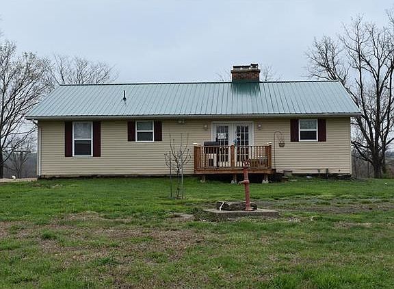 Viewing the back yard, and kitchen entry
