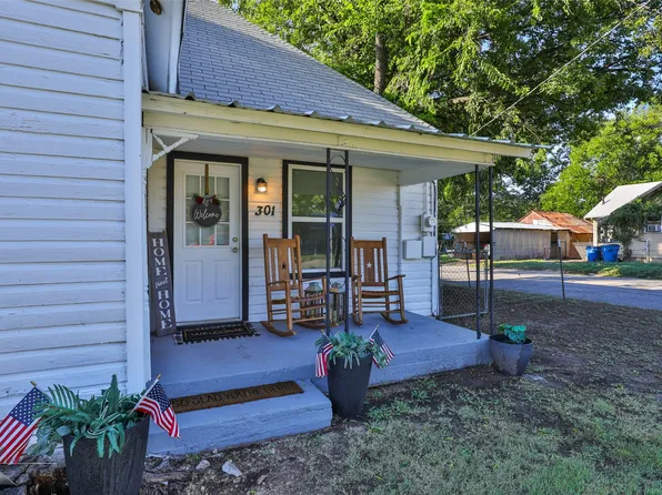 301 E Tinkle St, Winters, TX 79567