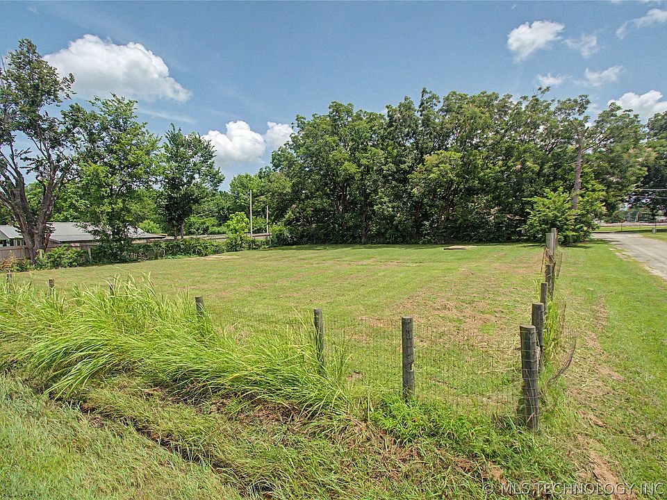 1st image of 205 W Park Ave