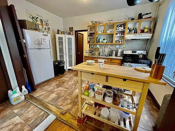 4th image of 593 Flatbush Ave #1