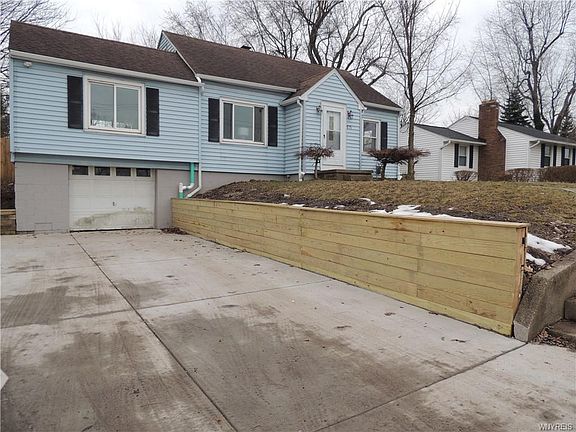 3rd image of 975 Wehrle Dr