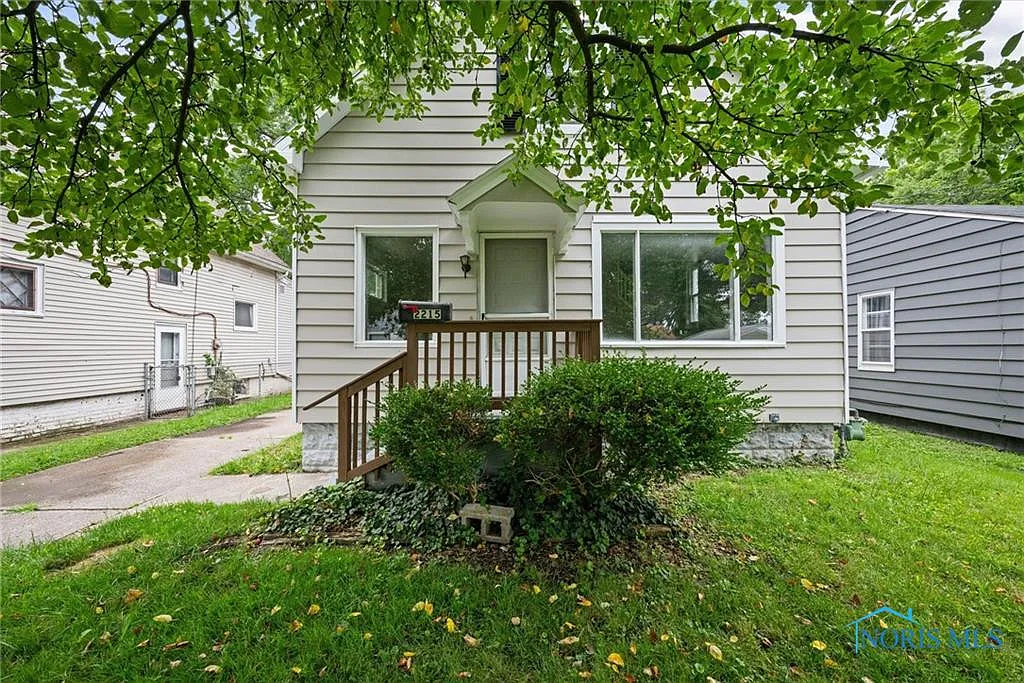 2215 Dunham St photo 1