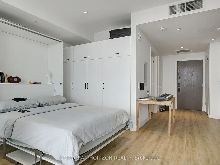 741 King St W #1710 — Photo 17
