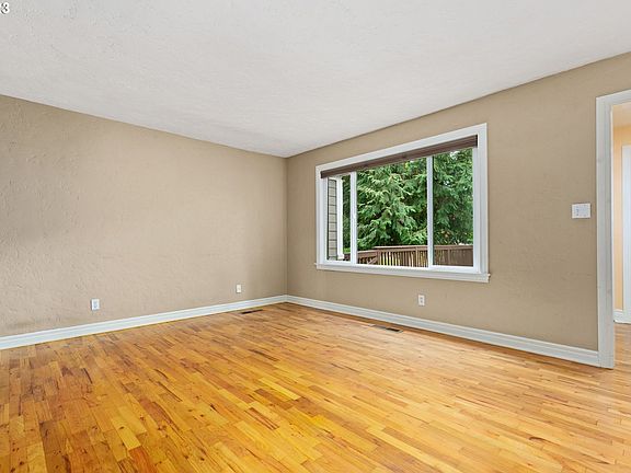 4th image of 1050 SE 7th Ave