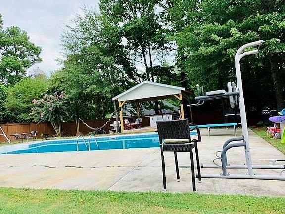 5th image of 3990 Spivey Dr