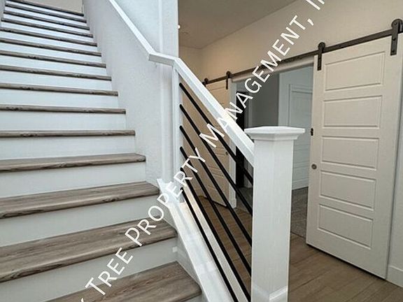 4th image of 581 N Helm Ln