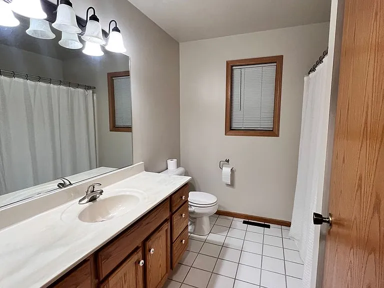 1339 Glenn Pl — Photo 10