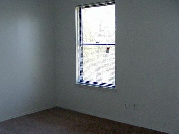 3rd image of 3008C Whisper Oaks Ln
