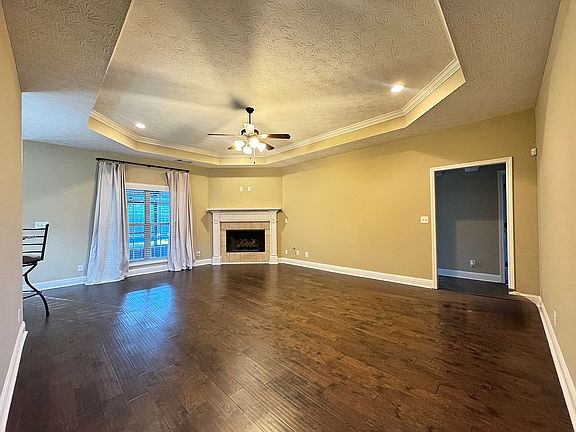 3rd image of 1516 Rushmore Dr
