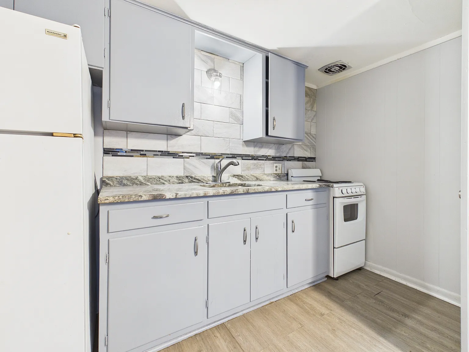 312 Ehlinger Dr — Photo 3
