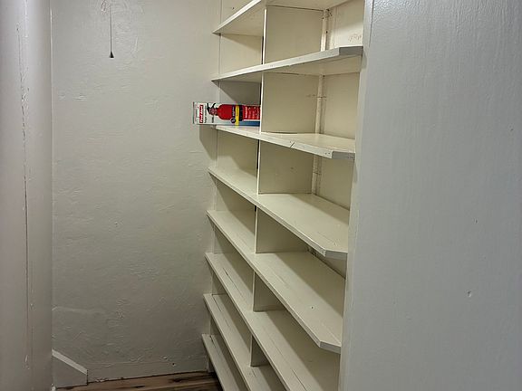4th image of 800 Maurice St