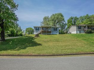 403 W 3rd Ave, Lenoir City, TN 37771