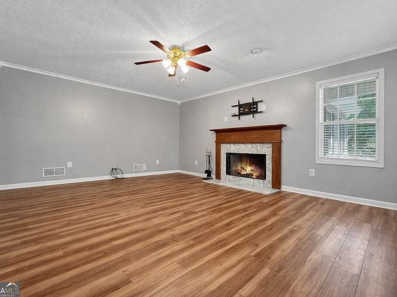 5th image of 715 Frog Rd