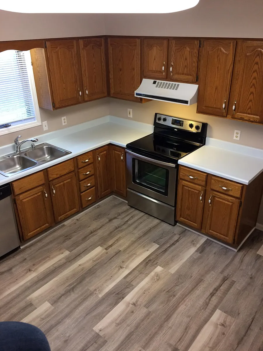 Kitchen - 8020 Harrisburg Ln