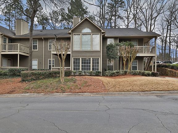 2nd image of 2706 Country Park Dr SE