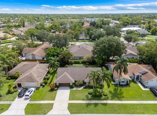 1532 Primrose Ln, Wellington, FL 33414