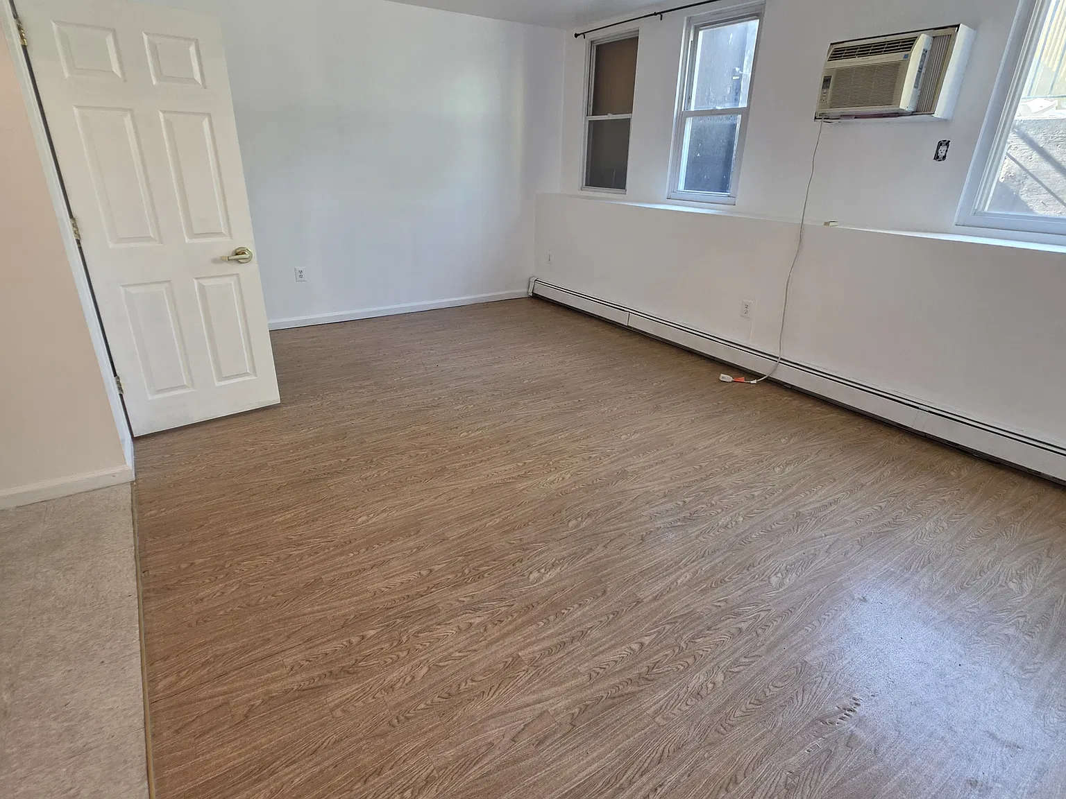 2087 Daly Ave — Photo 4