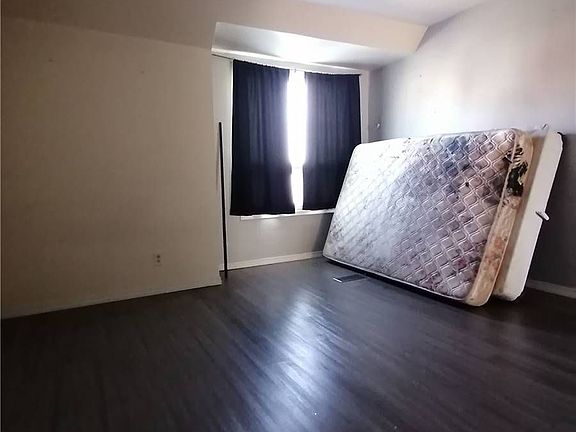 4th image of 1474 Dufferin St