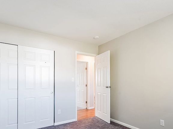 4th image of 866 Higbee Dr S