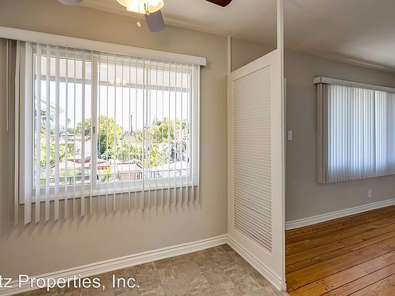 5th image of 2330 N Beachwood Dr APT 7