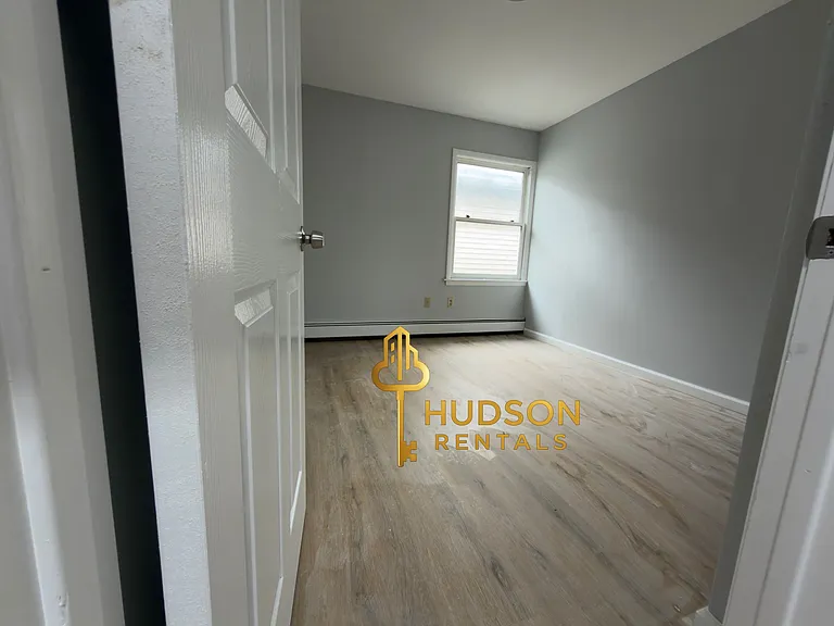531 Ocean Ave #B — Photo 3