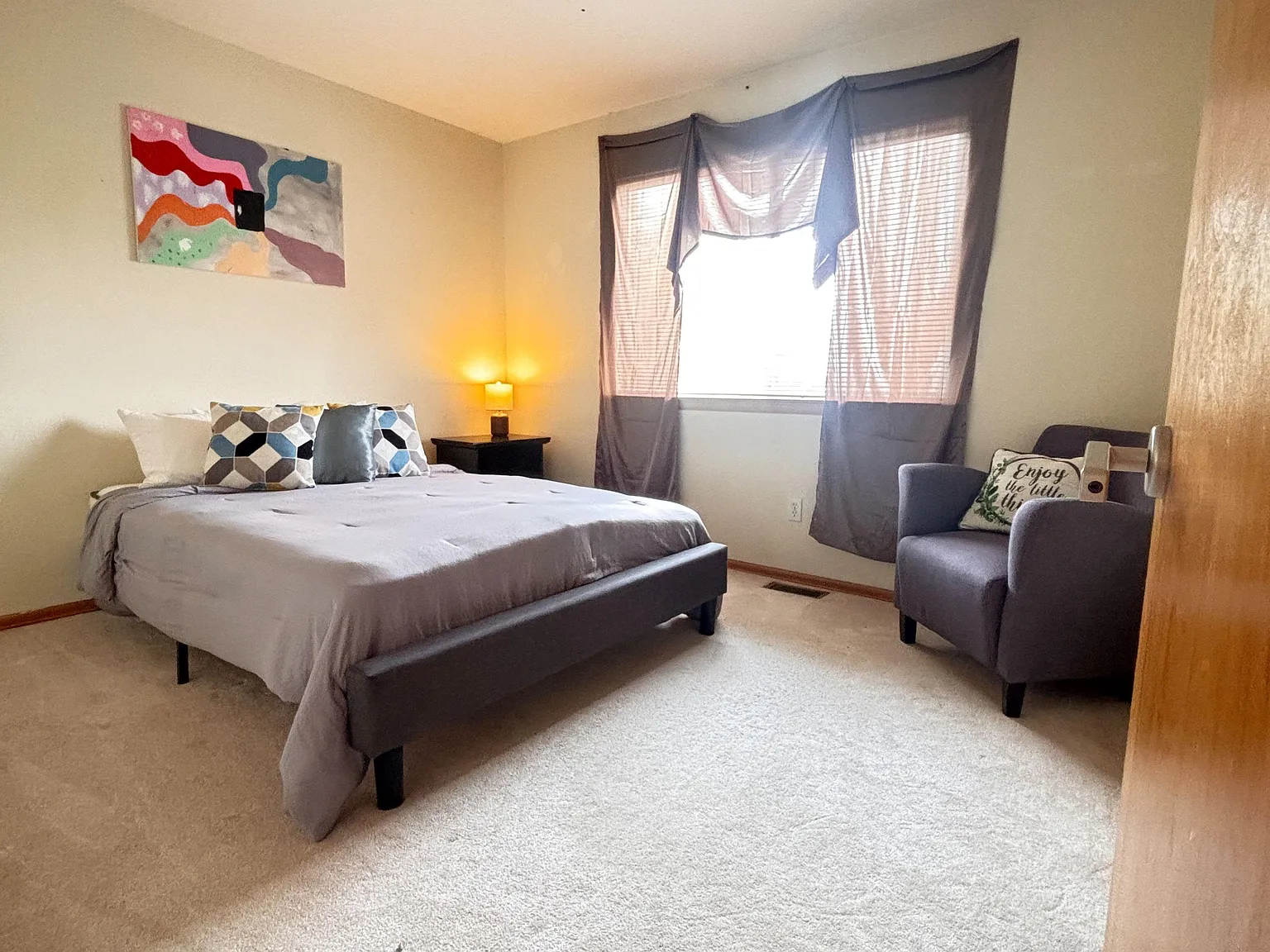 4 bed, 4.0 bath, 5470 sqft, $1,048 — Photo 3