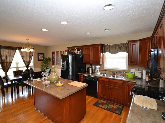4th image of 3368 Fair Oaks Cir