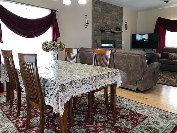 5th image of 2453 Honeysuckle Ln