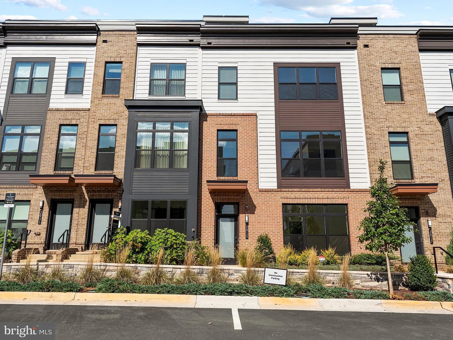 4 bed, 4.5 bath, 2404 sqft, $7,500 — Photo 1