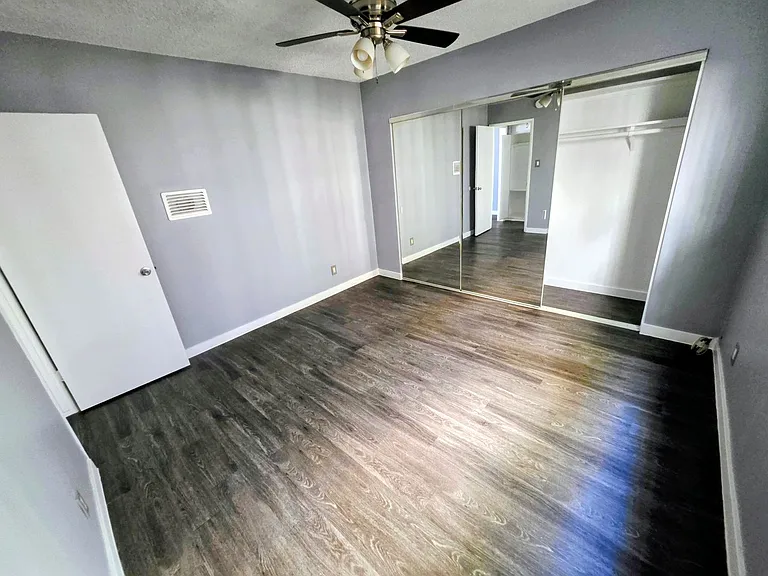 421 Venice Way — Photo 18