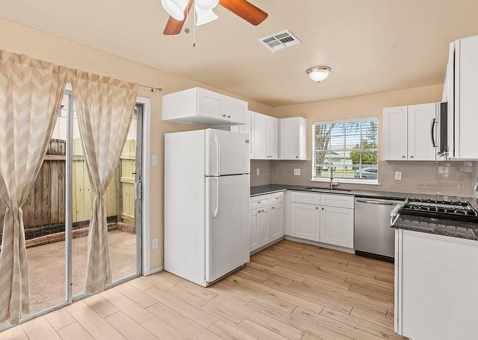 1st image of 1909 Gracy Farms Ln #B