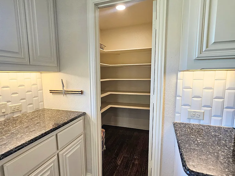 210 Spruce Valley Dr — Photo 8