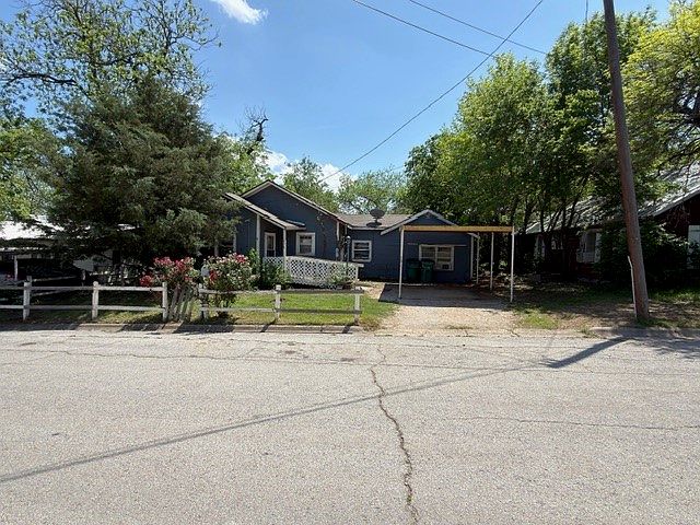 2nd image of 619 W College St