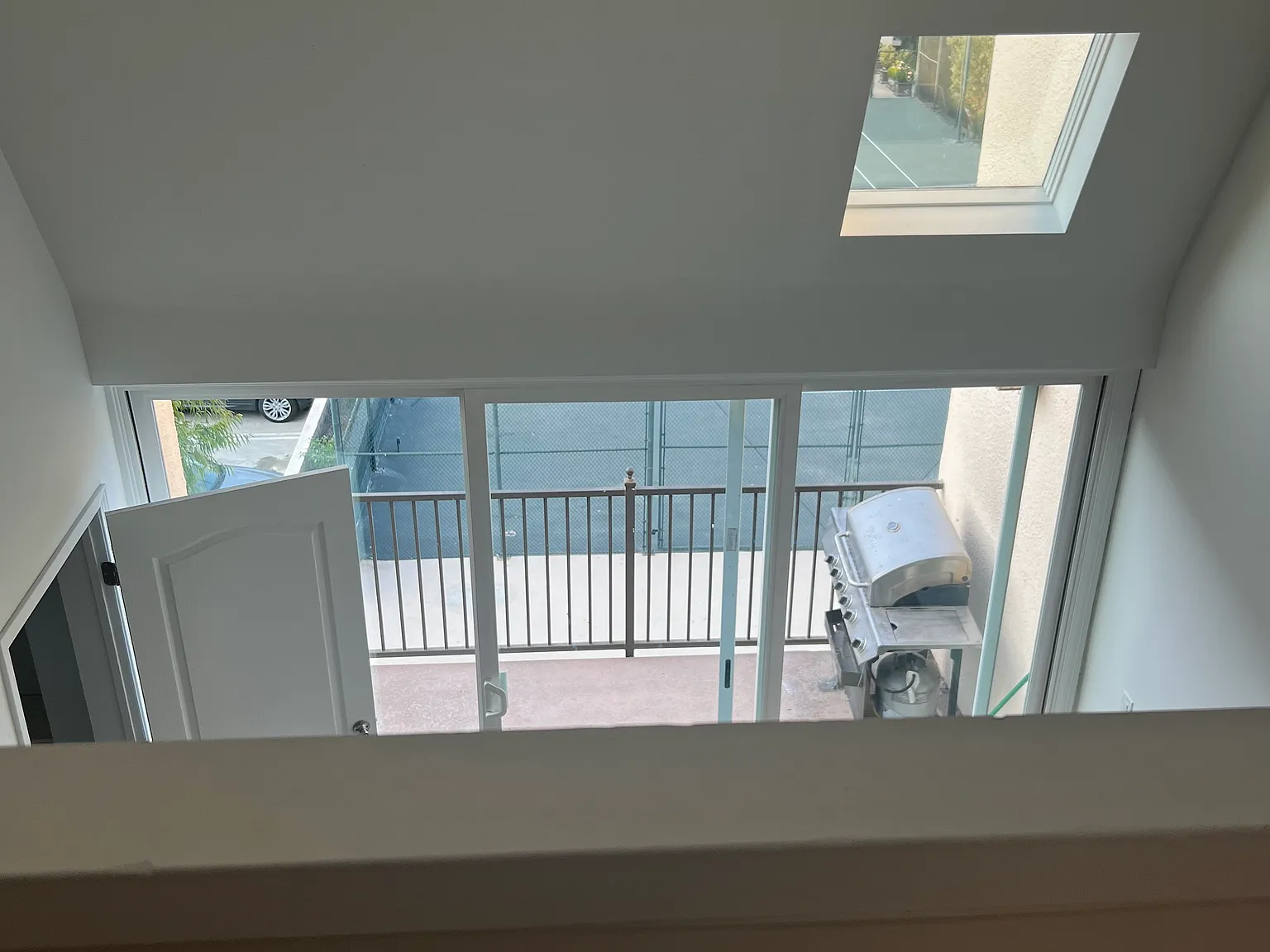 2 bed, 845 sqft, $4,350 — Photo 2