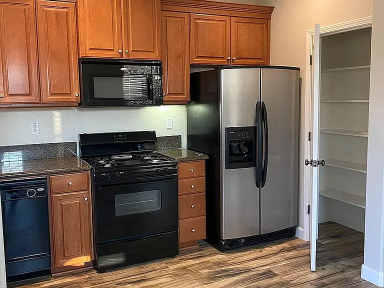 558 W Privado Way — Photo 7