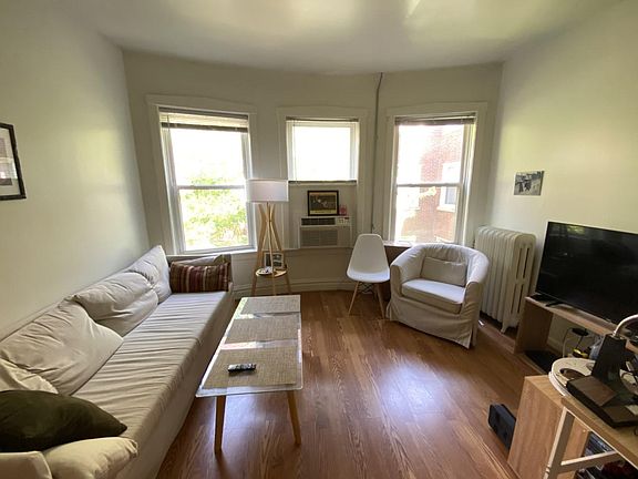 4th image of 5527-41 N Kenmore Ave #2F