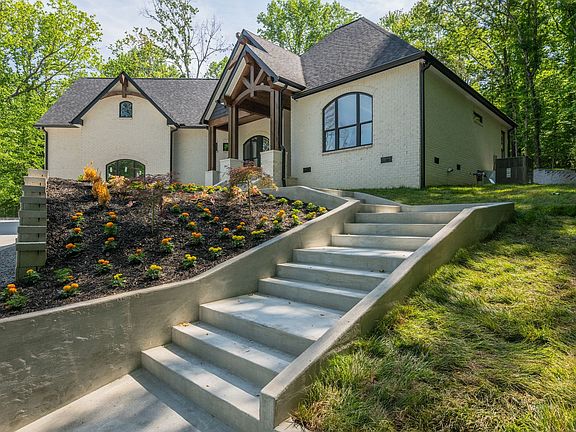 3rd image of 126 Dogwood Ct