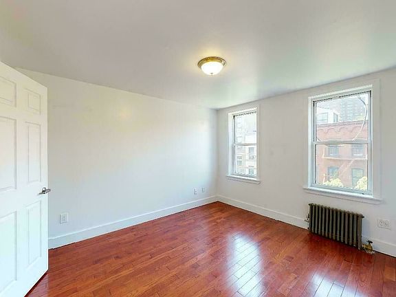5th image of 125 E 7th St APT 5W