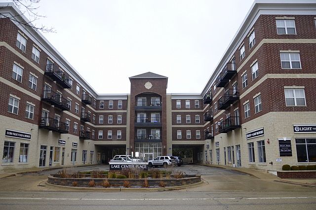1st image of 10 N Lake St APT 422