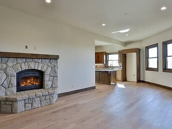 5th image of 29001 Mammoth Dr