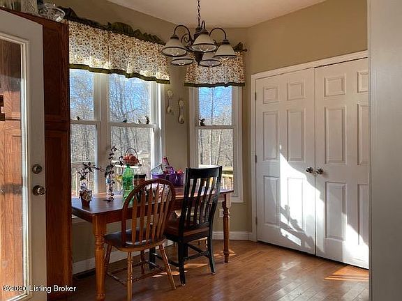 5th image of 1006 Ten Oaks Dr