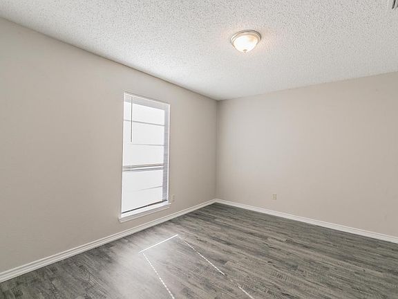 4th image of 2931 Potomac Ave